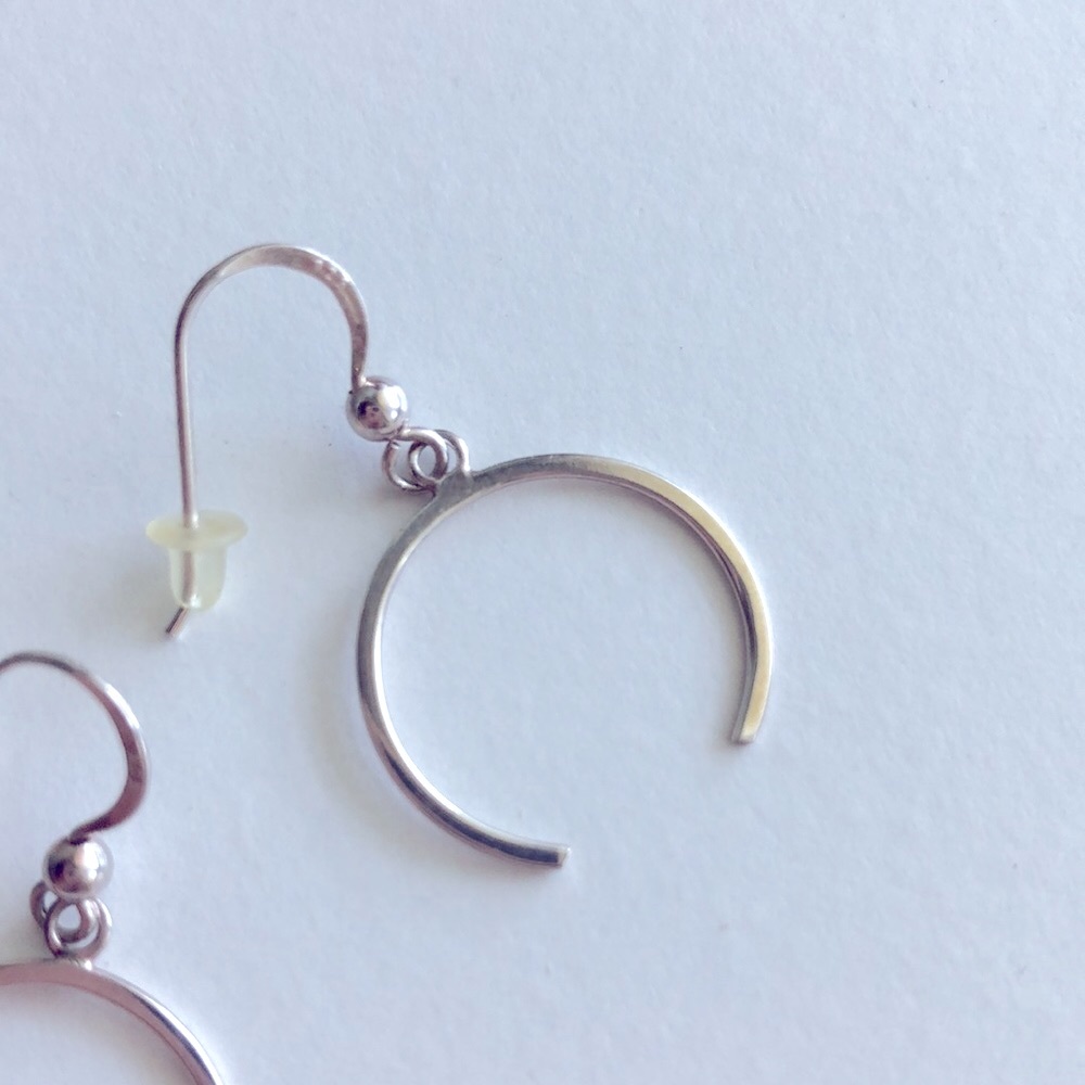 ❤️3/$29 🌙🌙Sterling silver half moon earrings